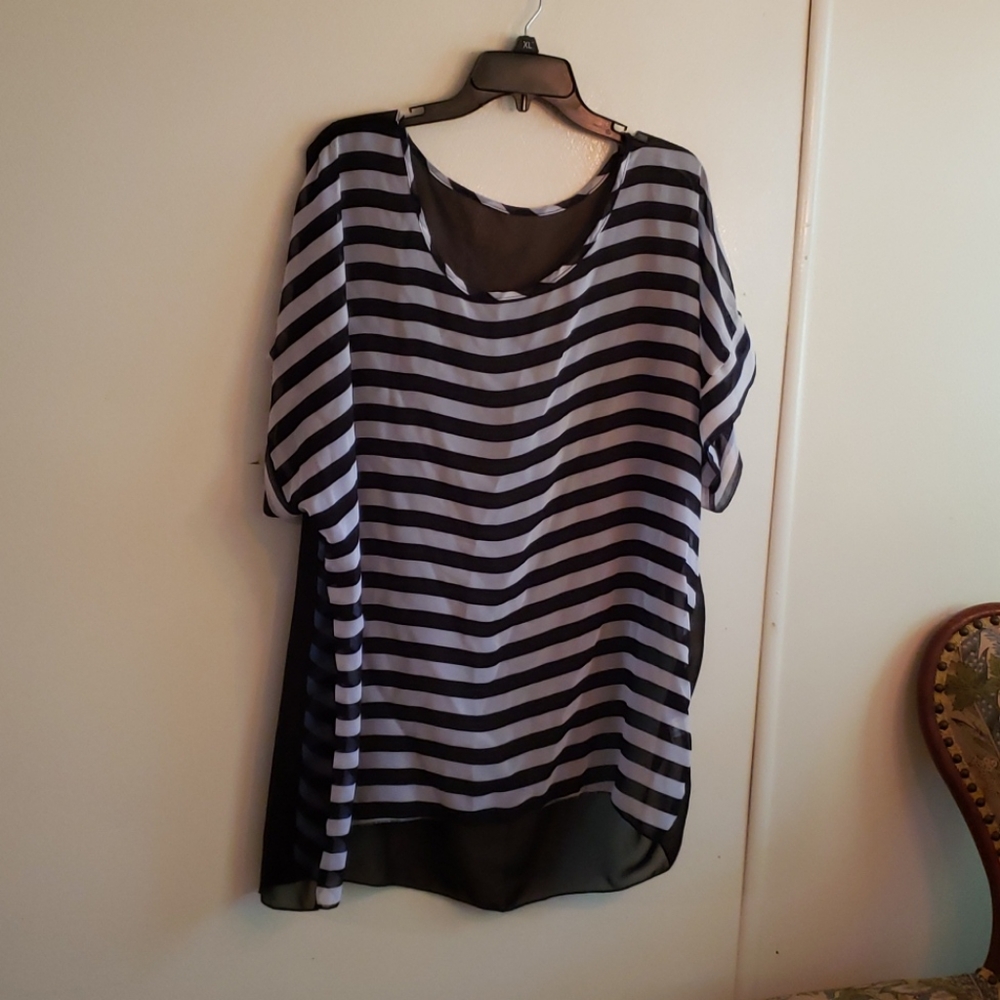 NWOT Blk/Whi coverup